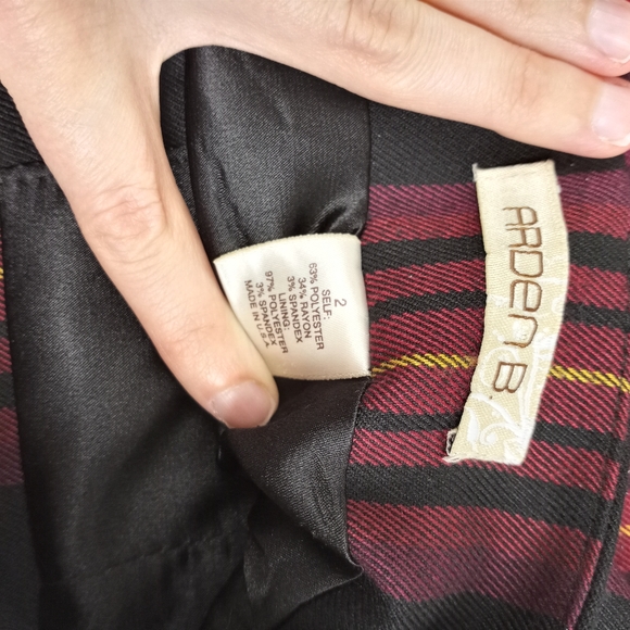 **SOLD**Amazing Plaid Skirt ❤🖤💛 - Picture 4 of 4